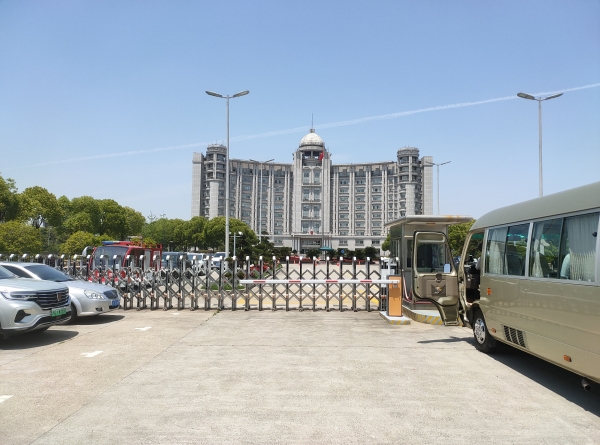 松江區(qū)政府訂購(gòu)的無人值守全自動(dòng)洗車機(jī)已經(jīng)安裝完成
